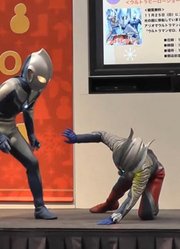 奥特曼舞台剧：灭掉宇宙人和杰顿后，赛罗累趴在地