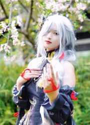 COS·申鹤春天到了，旅行者要一起赏花吗？