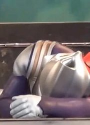 奥特曼舞台剧：为救小怪兽，迪迦重伤倒地，奥特之王现身