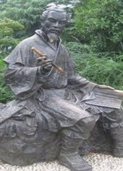 此人的一生充满传奇，为官帮助勾践复国，经商成了富甲一方的豪绅