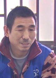 女友交友广泛，男子怀疑她有外遇，竟在醉酒后持刀砍向女友