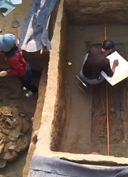 村民挖掘千年古墓，墓中惊现3名儿童新娘，其中究竟隐藏了啥？