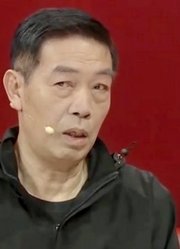 北京大爷找老邻居，一张合影保存50多年，两家情谊让人羡慕