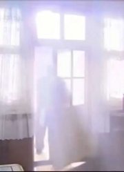 溥仪给媳妇带脸谱，要唱戏给她听，媳妇：我就赏你一桌饭