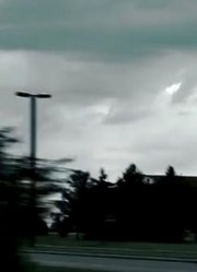 UFO猎手（十六）：空中盘旋的巨型发光物照亮整个夜空
