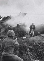 冲绳岛战役，日军发射第一发炮弹，击毙了美军现场最高指挥官！
