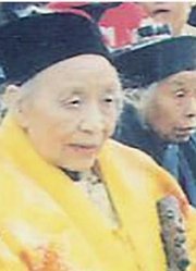 清朝女子活到2003年，终年118岁，知道自己要去世时说3字