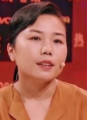 美女家境贫寒，被丈夫家暴饱受折磨，离婚后外出打工脱离魔爪