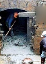 陕西发现千年古墓，专家打开墓门被吓到，墓门后还站着一个人