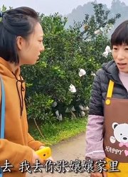 婆婆不放心儿媳，出门就跟踪，两婆媳一个比一个逗