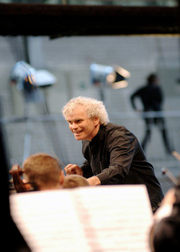 西蒙·拉特尔爵士指挥柏林爱乐乐团，2007年欧洲音乐会柏林演奏现场