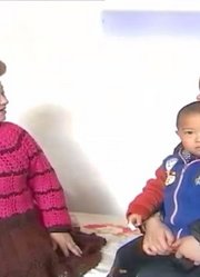 孩子身患重病，父亲却视而不见，逼得岳父捡废品维持一家人生活