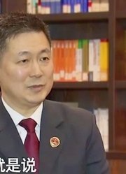 男子大学毕业，有着相当稳定的工作，竟在地铁上对女性伸出咸猪手