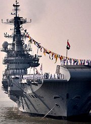 美国要帮印度造航母？